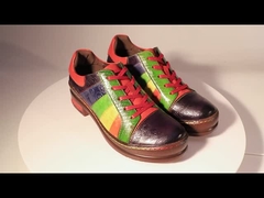 οι γυναίκες ντύνουν τα παπούτσια 1011503