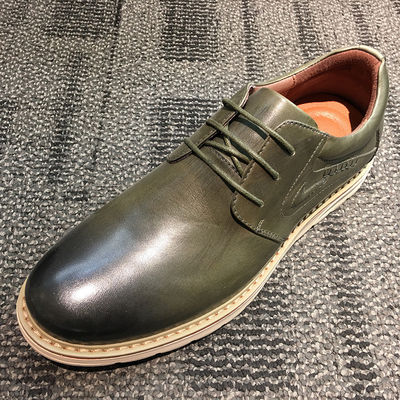 Λευκό χρώμα Suede δέρμα ανδρών casual επίπεδα παπούτσια sneakers δαντέλα μέχρι τύπου κλεισίματος