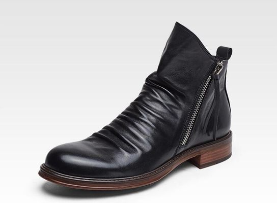 Ασημένιο χρώμα Άνδρες Slip On δερμάτινα παπούτσια Στρογγυλό δάχτυλο του ποδιού άνετα κομψά παπούτσια περπατήματος