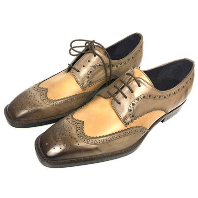 Δύο ανδρικά μοναχικά ρούχα παπούτσια brogue λεπτομέρειες σε κερατοδερμικό φινίρισμα