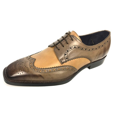 Δύο ανδρικά μοναχικά ρούχα παπούτσια brogue λεπτομέρειες σε κερατοδερμικό φινίρισμα