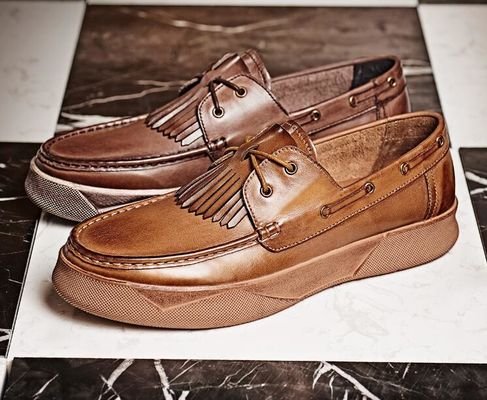 Ρέτρο Casual Άνδρες Flat Shoes Custom Men Leather Driving Loafers με Tassels